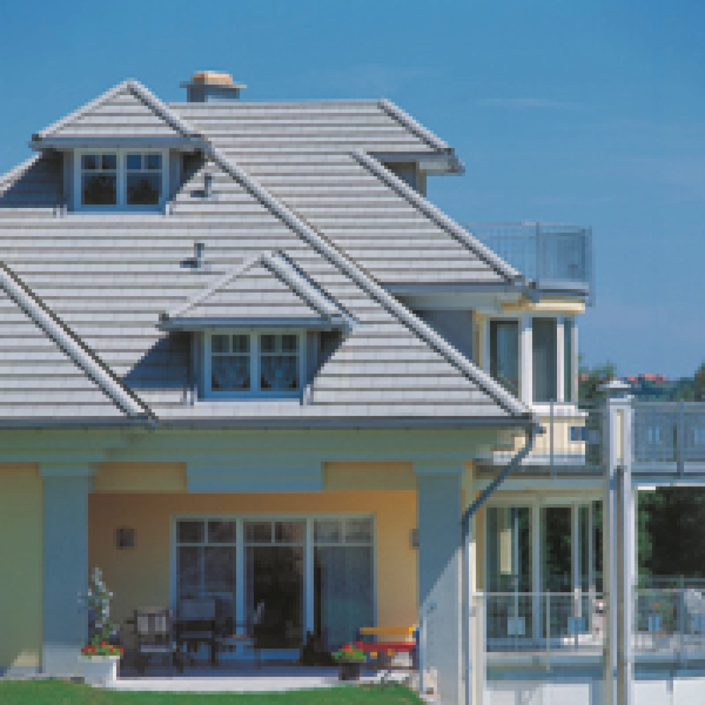 Betonsteine auf einem Einfamilienhaus